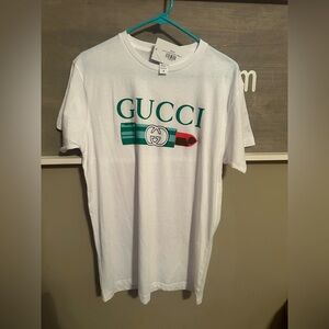 NWT Classy Boutique White Tee with Green and Red Graphic Lipstick Design! Med